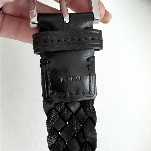 $275 TUMI black leather nylon weave belt 42 pristine condition - Picture 7 of 8